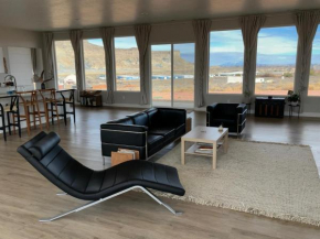 Canyon Dweller Luxury home with Mesa views